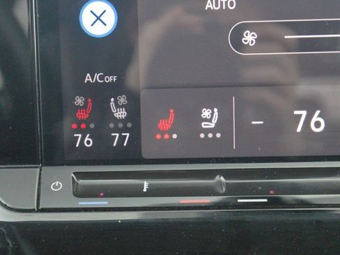 Used 2024 Volkswagen Atlas SE image 24