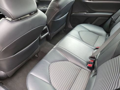 Used 2021 Toyota Camry SE image 9