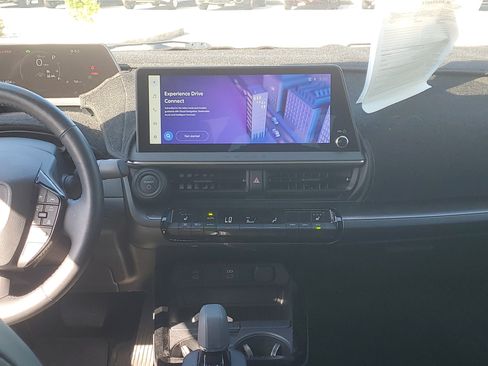 Used 2025 Toyota Prius FWD image 17