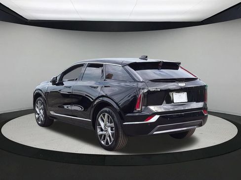 Used 2027 Cadillac Optiq Luxury RWD image 3