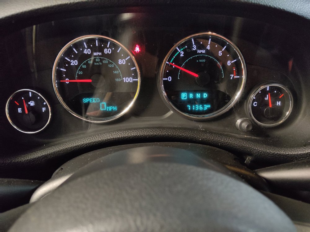 Used 2018 Jeep Wrangler Sahara w/ Connectivity Group AWD/4WD image 23