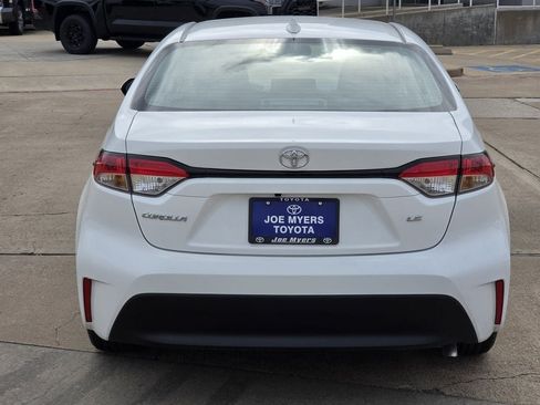 Used 2026 Toyota Corolla LE FWD image 8