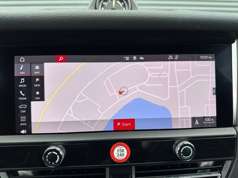 Certified 2024 Porsche Macan image 32