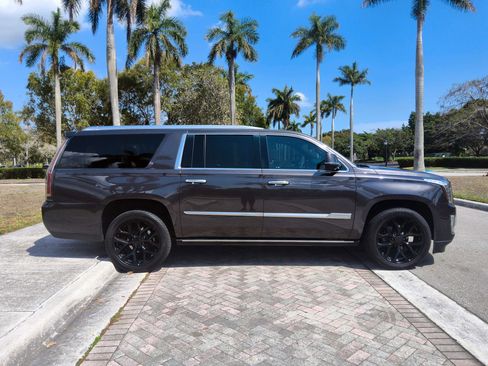 Used 2018 Cadillac Escalade ESV Platinum image 8