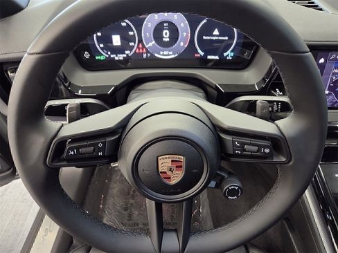 Certified 2025 Porsche Panamera RWD image 17