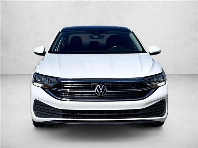 Used 2023 Volkswagen Jetta SE FWD image 3