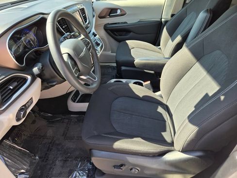 Used 2024 Chrysler Voyager LX FWD image 10
