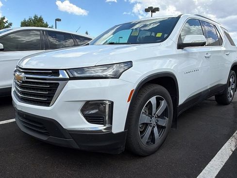 Used 2023 Chevrolet Traverse LT w/ LT Premium Package AWD/4WD image 4
