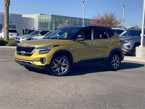 Used 2023 Kia Seltos SX image 2