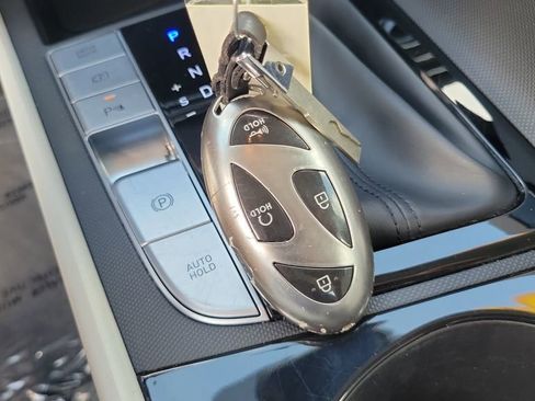 Used 2024 Hyundai Elantra Limited FWD image 24