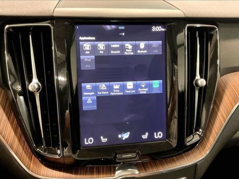 Used 2021 Volvo XC60 T5 Momentum w/ Premium Package AWD/4WD image 16