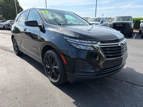 Used 2023 Chevrolet Equinox LS w/ LS Convenience Package AWD/4WD image 3