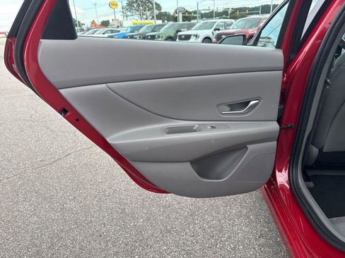 Used 2023 Hyundai Elantra SEL w/ Convenience Package image 15