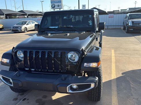 Used 2022 Jeep Gladiator Sport image 2