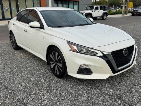 Used 2021 Nissan Altima 2.5 SV FWD image 3