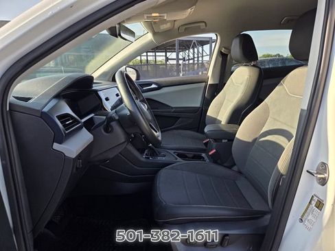 Used 2023 Volkswagen Taos SE FWD image 9