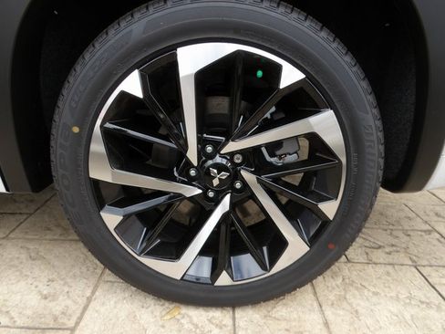 New 2025 Mitsubishi Outlander SEL image 12