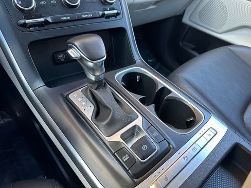 Used 2022 Kia Carnival LX FWD image 22