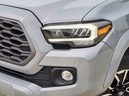 Used 2021 Toyota Tacoma TRD Sport w/ Technology Package RWD image 10
