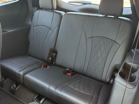 Used 2023 Buick Enclave Avenir image 27