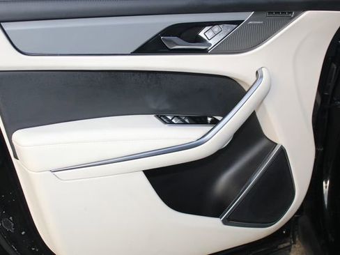 Used 2023 Jaguar F-PACE SVR image 23