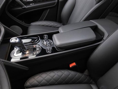 Used 2017 Bentley Bentayga W12 image 32