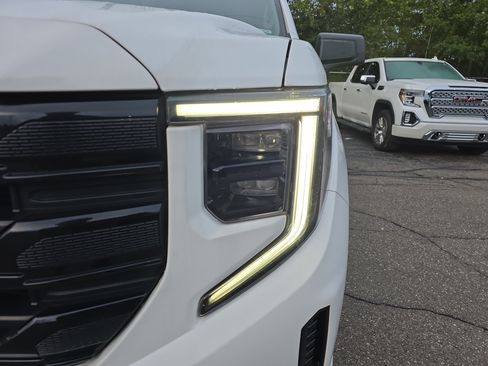 Used 2023 GMC Sierra 1500 Elevation AWD/4WD image 10