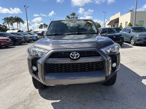 Used 2016 Toyota 4Runner SR5 AWD/4WD image 9