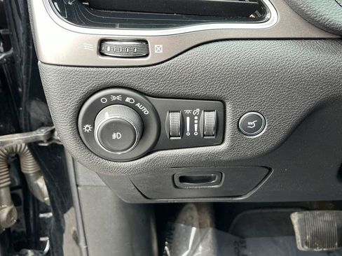 Used 2020 Jeep Cherokee Limited image 29