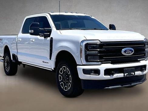 Used 2025 Ford F250 Platinum w/ FX4 Off-Road Package AWD/4WD image 9