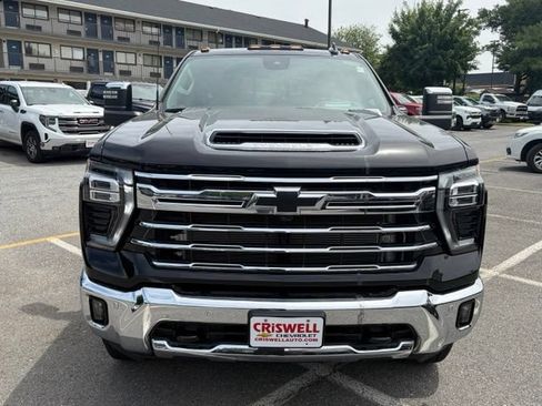 Used 2024 Chevrolet Silverado 2500 LTZ w/ LTZ Convenience Package AWD/4WD image 10