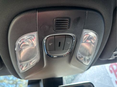 Used 2024 Jeep Compass Latitude image 40