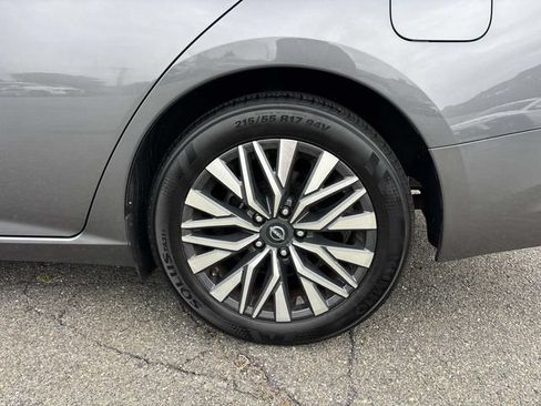 Used 2024 Nissan Altima 2.5 SV FWD image 9