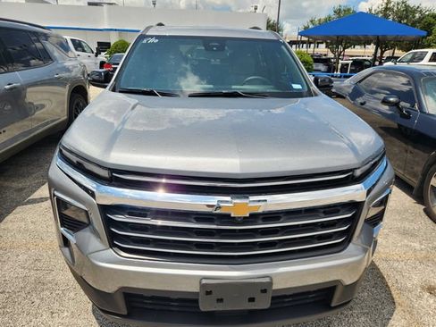Certified 2025 Chevrolet Traverse LT w/ Driver Confidence Package FWD image 2