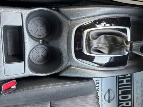 Used 2018 Nissan Rogue S image 26