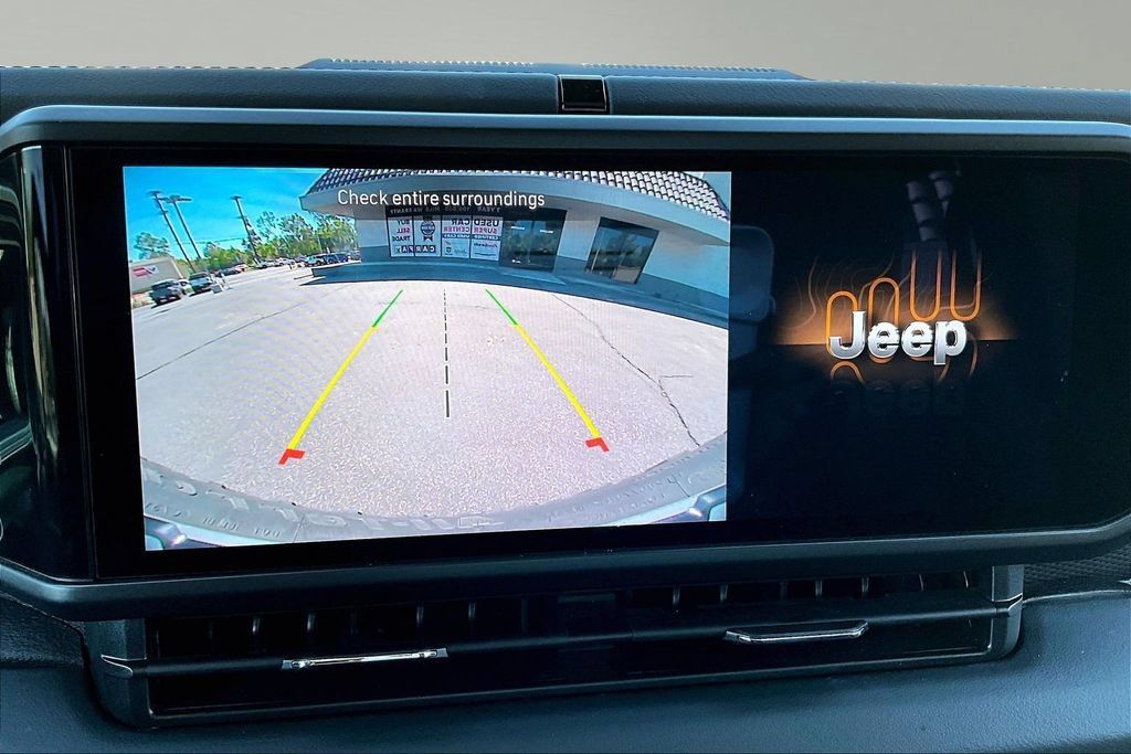 Certified 2025 Jeep Wrangler Unlimited Rubicon w/ Convenience Group AWD/4WD image 24