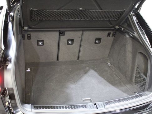 Used 2020 Porsche Macan image 43