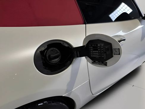 Used 2018 Mercedes-Benz AMG GT Roadster image 18