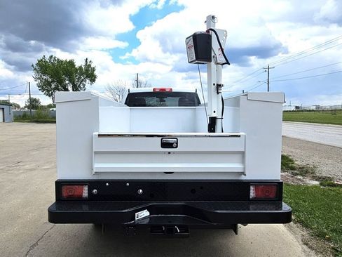 Used 2024 RAM 3500 Tradesman w/ Chrome Appearance Group AWD/4WD image 7