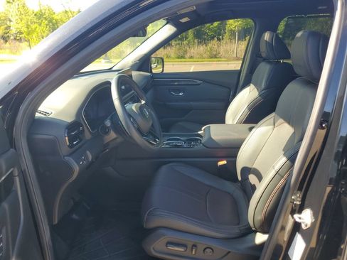 Used 2025 Honda Pilot Black Edition image 13