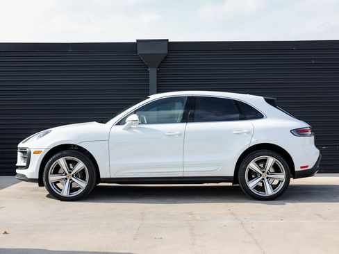 Used 2025 Porsche Macan image 2