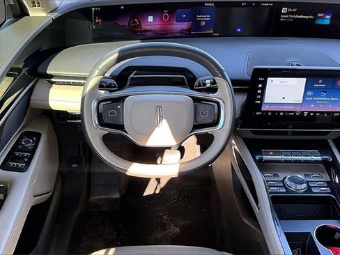 Used 2024 Lincoln Nautilus Reserve image 3