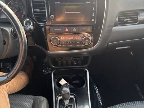 Used 2018 Mitsubishi Outlander LE AWD/4WD image 16