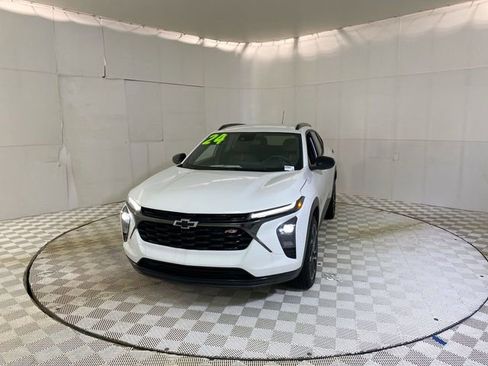 Used 2024 Chevrolet Trax RS w/ Driver Confidence Package FWD image 20