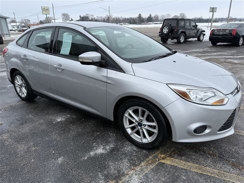 Used 2014 Ford Focus SE w/ SE Winter Package image 3