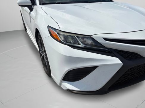 Used 2018 Toyota Camry SE FWD image 29