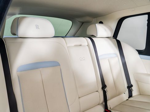 Used 2023 Rolls-Royce Cullinan Black Badge image 28