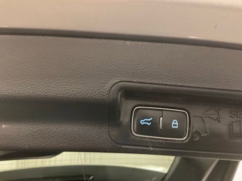 Used 2023 Ford Explorer XLT image 36