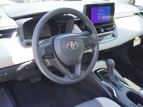 Used 2026 Toyota Corolla LE FWD image 11