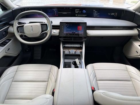 Used 2025 Lincoln Nautilus Reserve AWD/4WD image 26